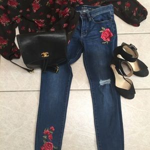 New York and Company Rose Embroidered Jeans size 4